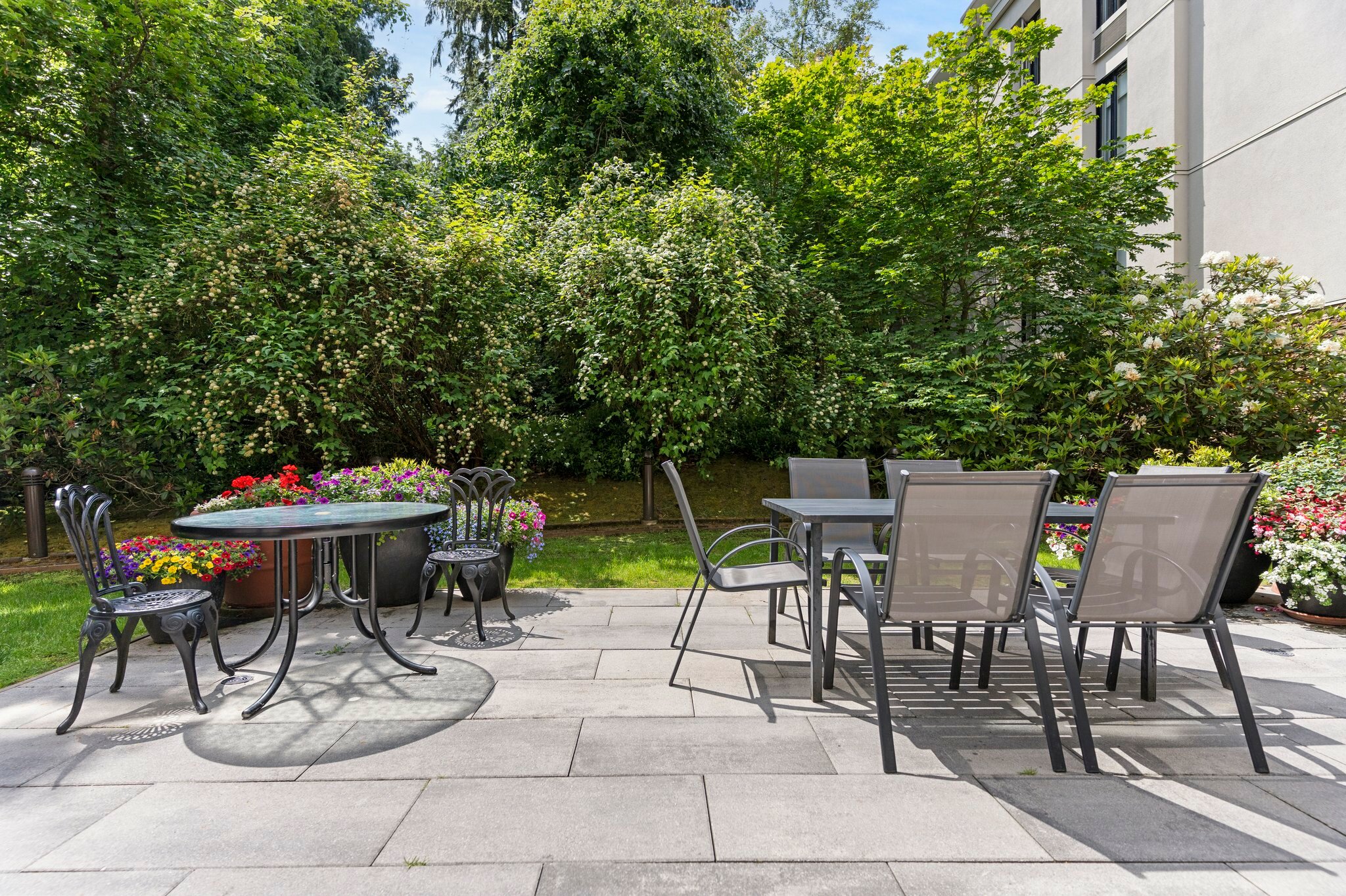 Фото Holiday Inn Express & Suites Surrey, an Ihg Hotel