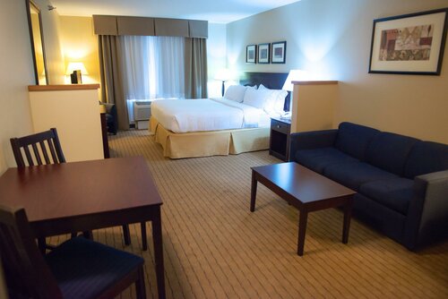 Гостиница Holiday Inn Express Devils Lake, an Ihg Hotel в Девилс Лейк