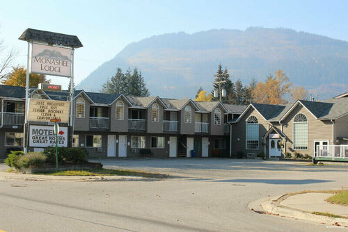 Гостиница Monashee Lodge в Ревелстоке