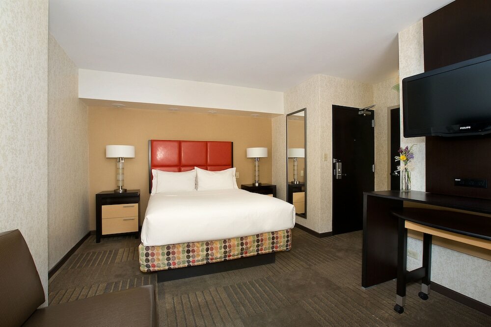 Фото Holiday Inn Express Denver Downtown, an Ihg Hotel