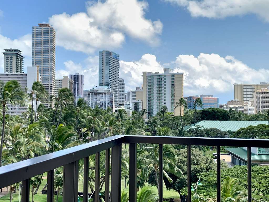 Фото DoubleTree by Hilton Alana - Waikiki Beach