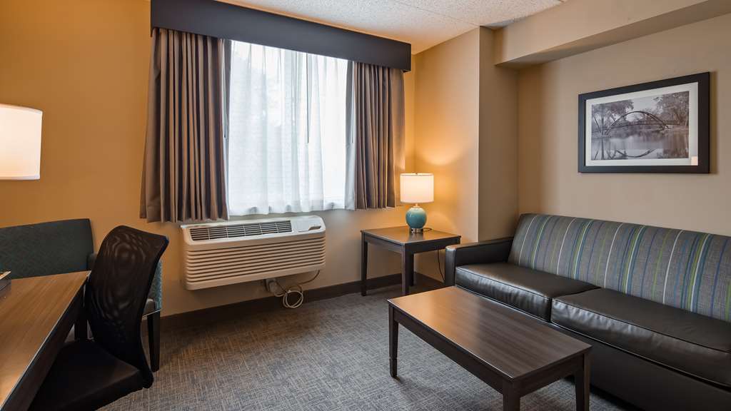 Фото Best Western East Towne Suites