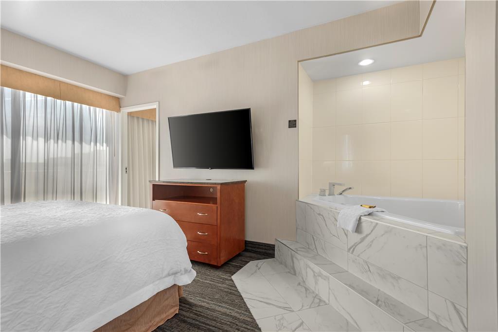 Фото Best Western Plus Suites Downtown