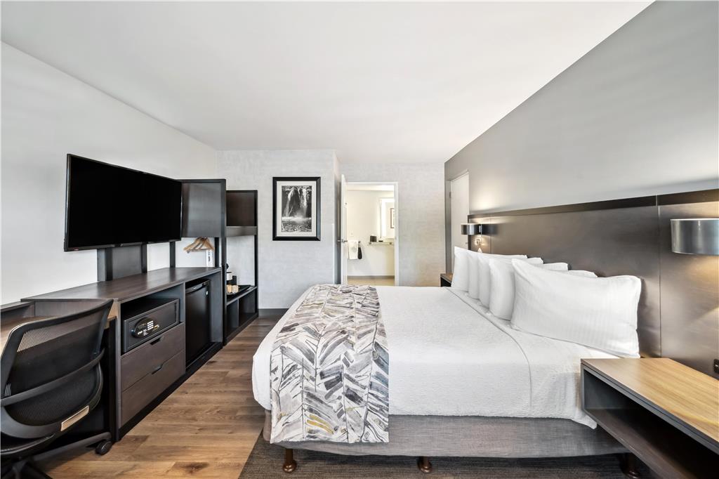 Фото Best Western Plus Hilltop Inn