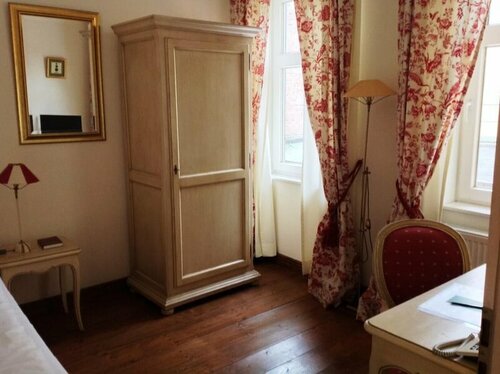 Гостиница Hotel Adler & x26; Eiscafe Aquila в Рудольштадте