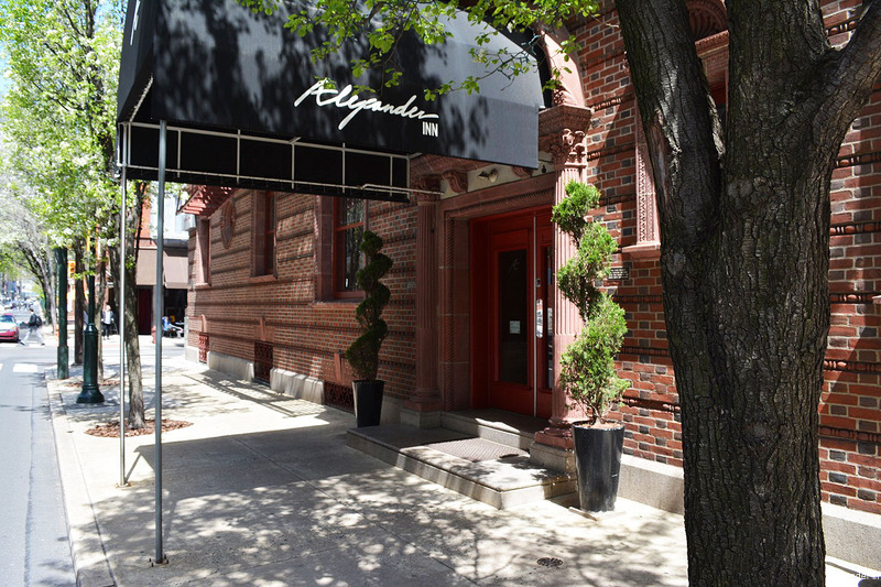 Фото Alexander Inn