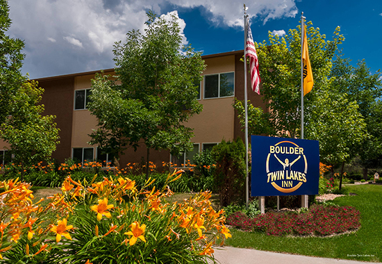 Фото Boulder Twin Lakes Inn