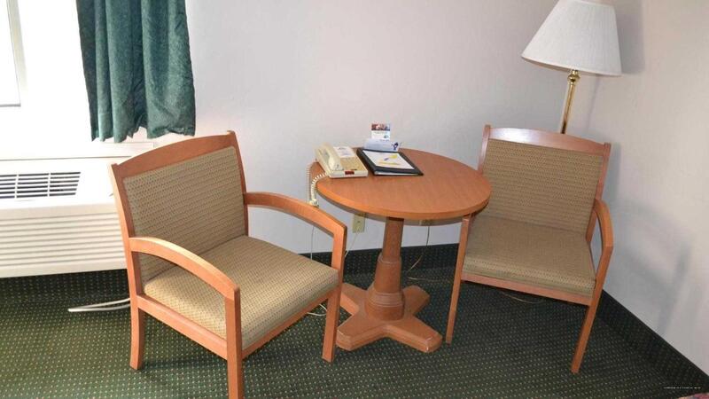 Фото Countryside Inn & Suites