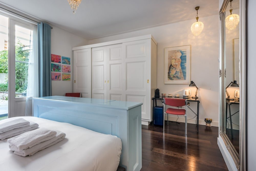 Фото The Old Lady