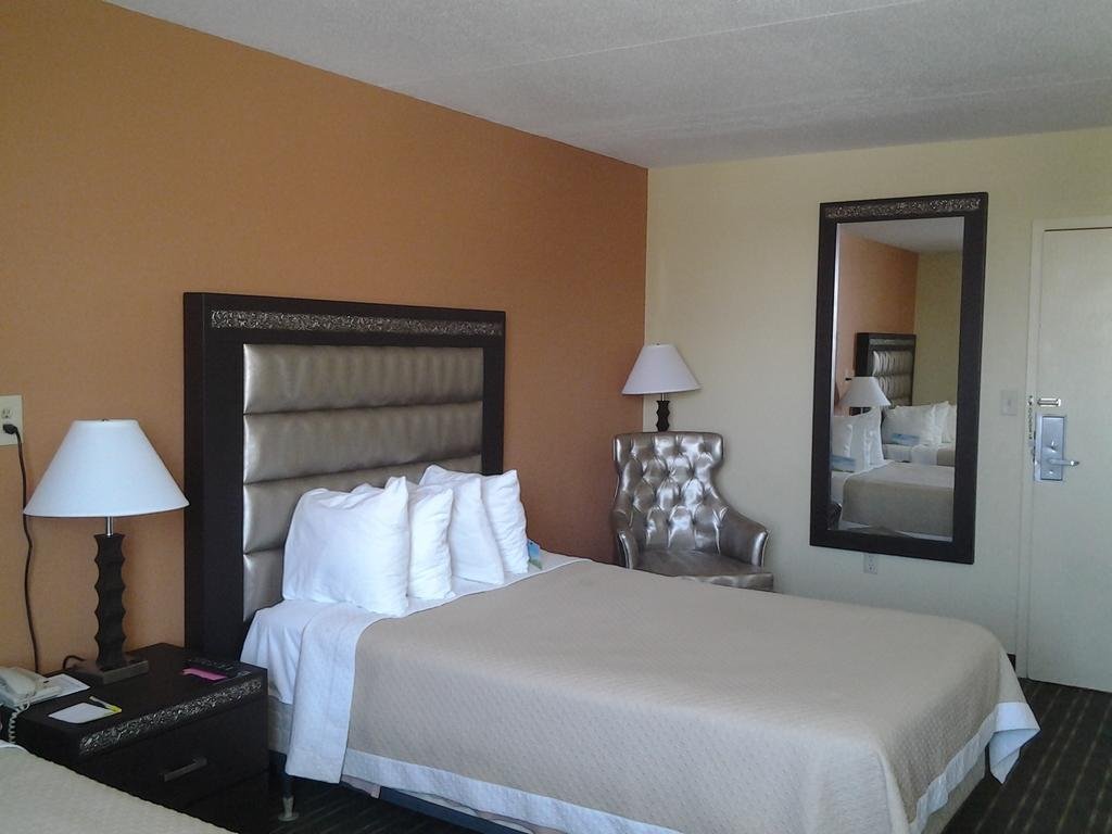 Фото Holiday Inn Express Minneapolis West Plymouth, an Ihg Hotel