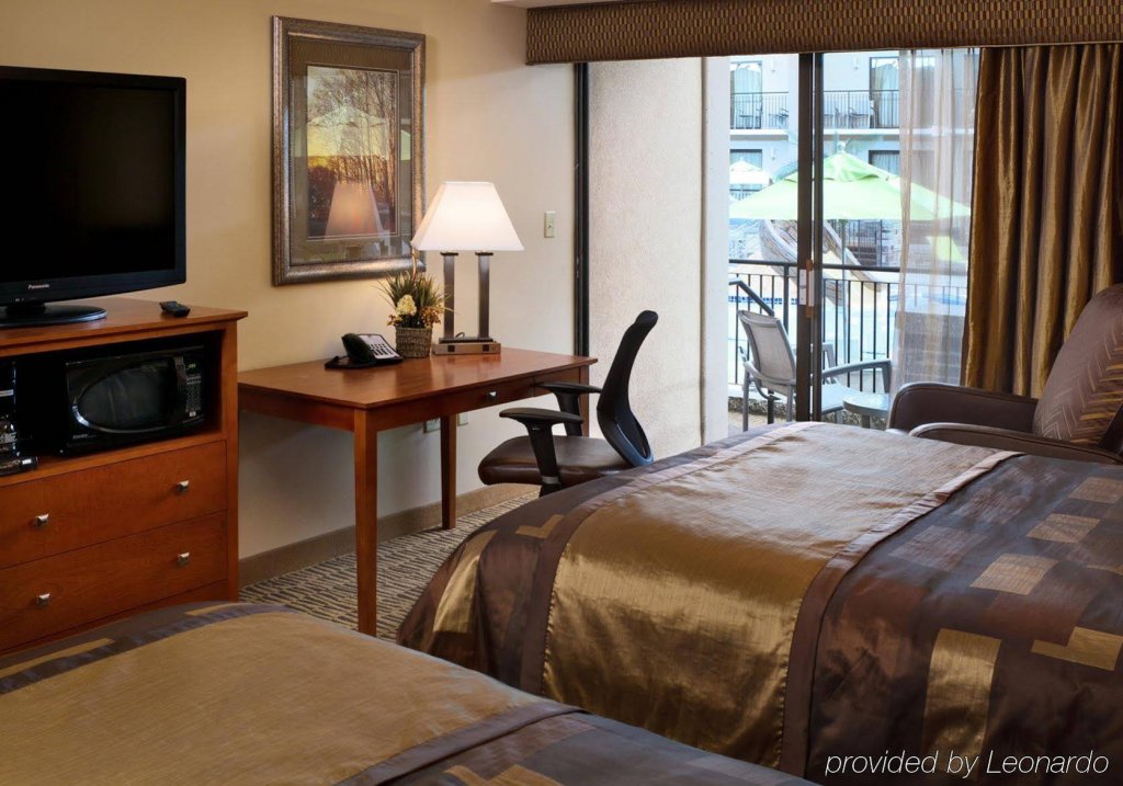 Фото Best Western Plus Bloomington Hotel