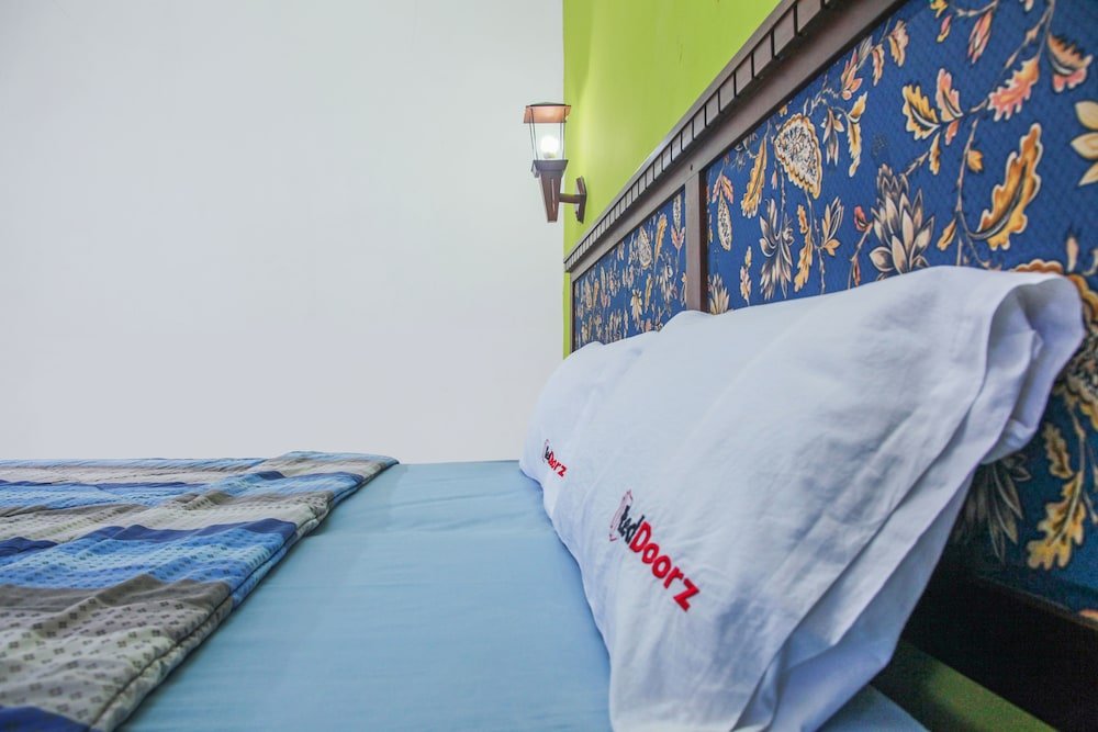 Фото RedDoorz near Pelabuhan Tanjung Perak 2 Surabaya