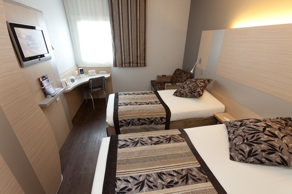 Фото Hotel Kyriad Marseille Palais Des Congres - Vélodrome