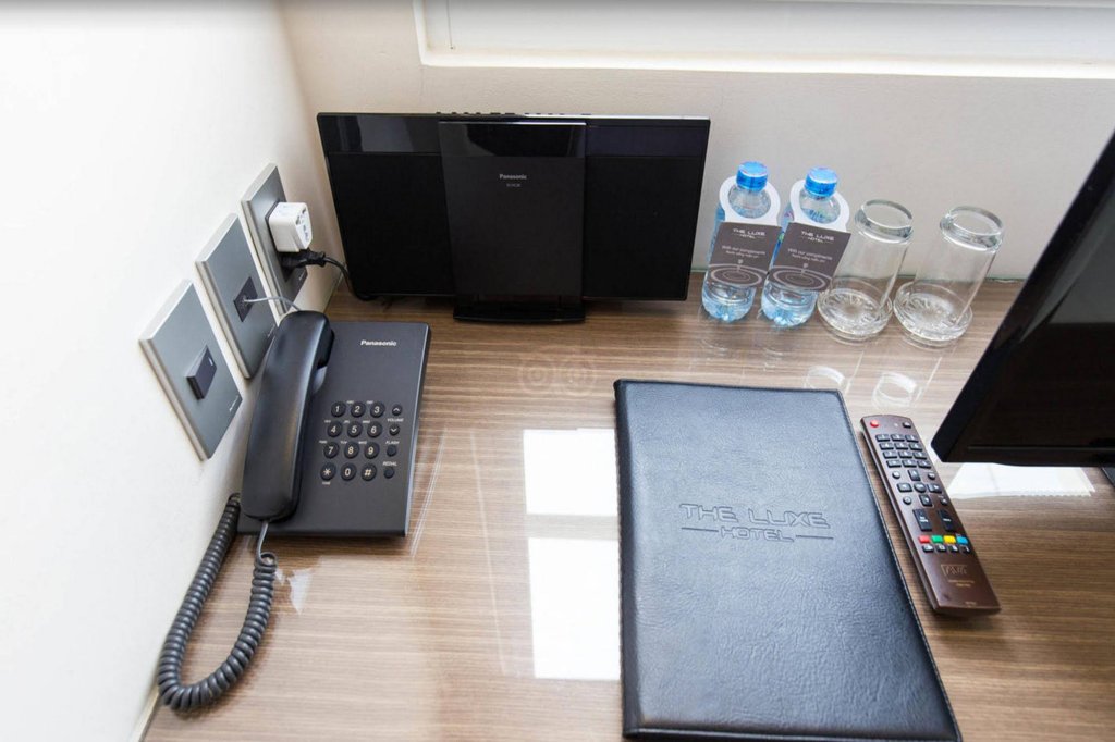 Фото The Luxe Hotel