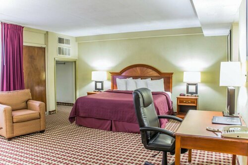 Гостиница Rodeway Inn & Suites