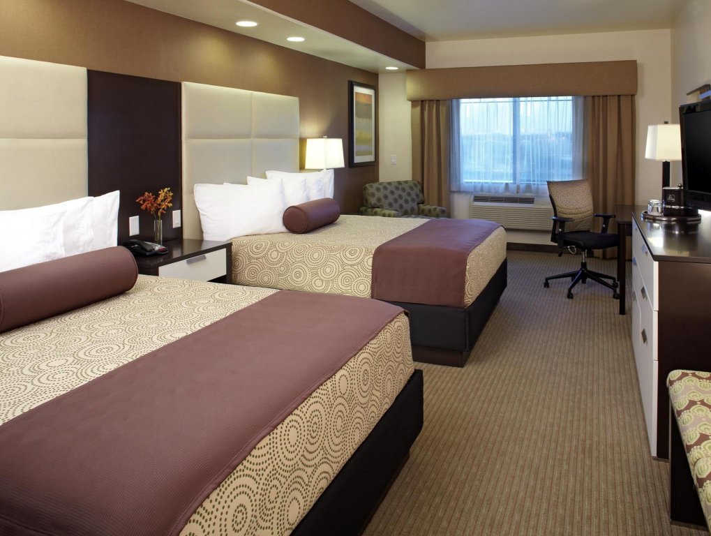 Фото Best Western Plus Lackland Hotel & Suites