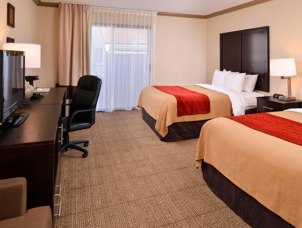 Фото Comfort Inn Castro Valley