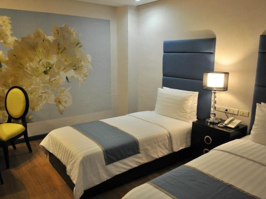 Фото Queen Margarette Hotel - Downtown