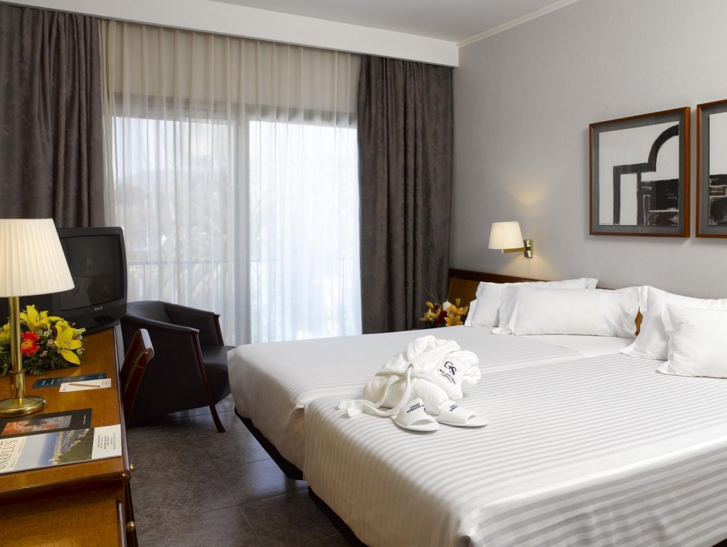 Фото Hotel Ciudad de Castelldefels