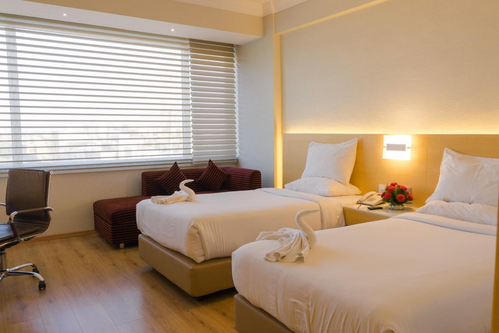 Фото Gemini Continental Lucknow