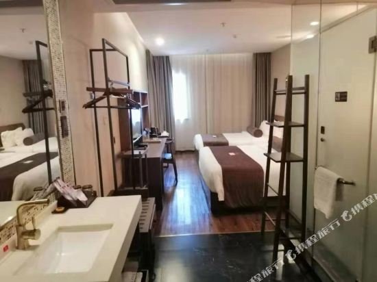 Фото James Joyce Coffee Hotel Suzhou Mudu Subway Station Branch