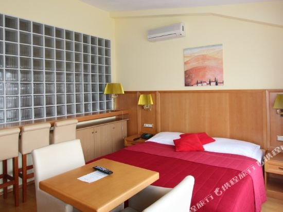 Фото Hotel Corvinus