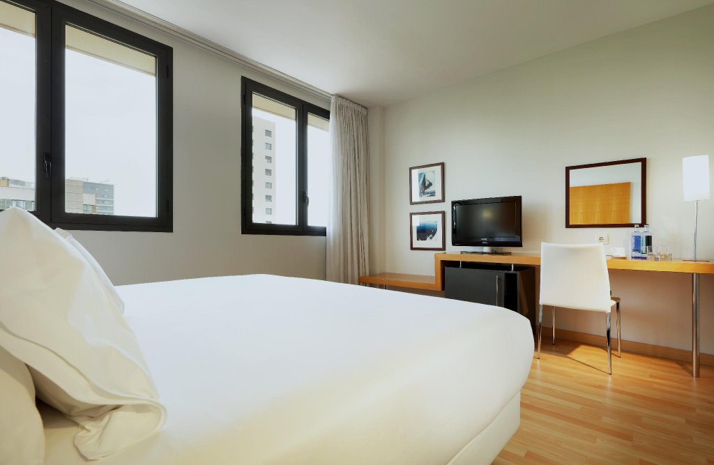 Фото Hotel Nh Hesperia Barcelona del Mar