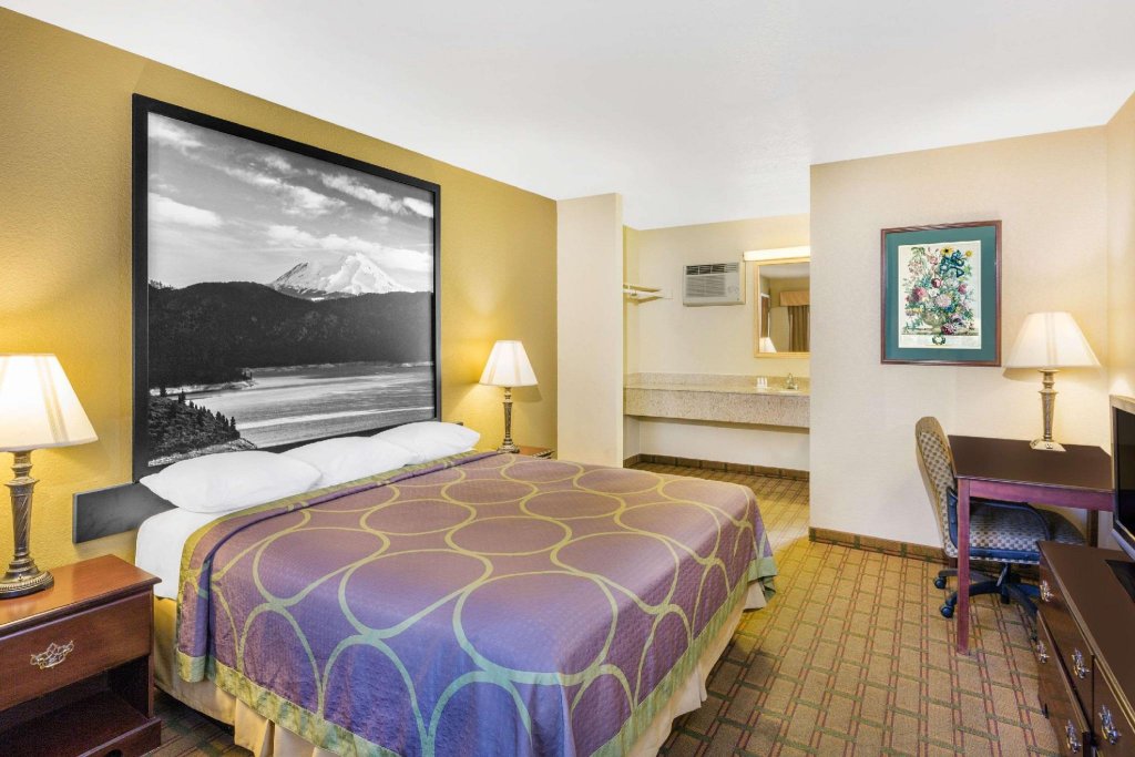 Фото Super 8 by Wyndham Corning