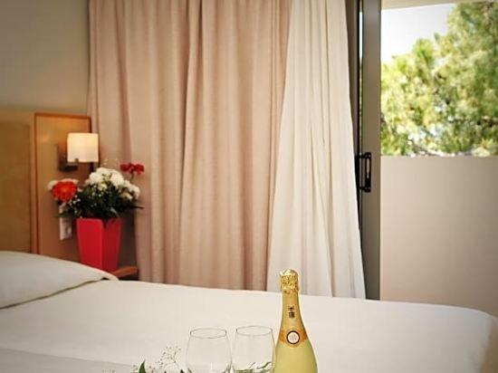 Фото Hotel Triton