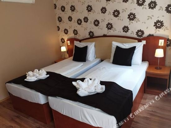 Фото Six Inn Hotel