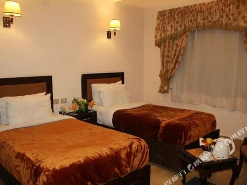 Гостиница Holidays Express Hotel в Гизе