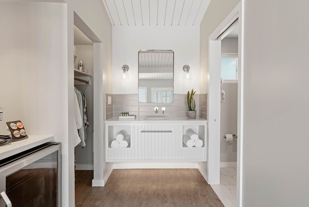 Фото Sea Sprite Oceanfront Hotel