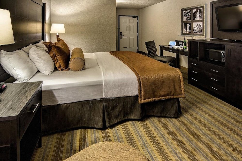 Фото Ramada by Wyndham Rochester Mayo Clinic Area