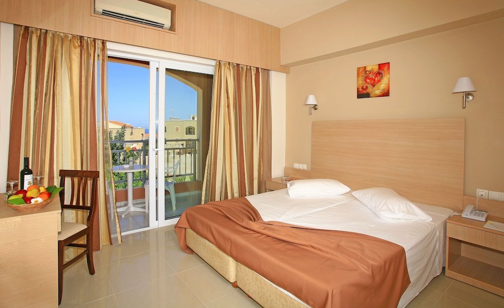 Фото Eurohotel Katrin Suites-Adults Only