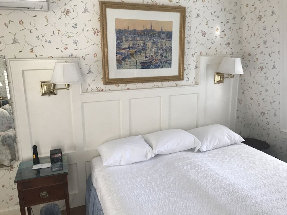 Фото Flag House Inn