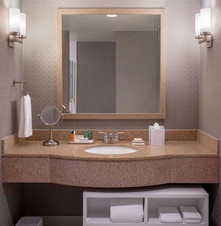 Фото Hilton Richmond Downtown