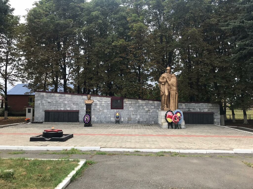 Памятник, мемориал Мемориальный комплекс односельчанам, погибшим на фронтах ВОВ, Республика Северная Осетия — Алания, фото