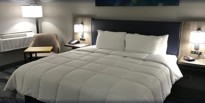 Фото Clarion Pointe Okc Airport