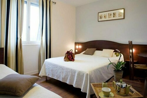 Гостиница Hotel de France в Вире