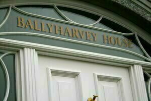 Гостиница Ballyharvey House B&b в Антриме