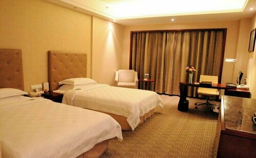 Гостиница Yiyang Huatian Hotel в Ияне