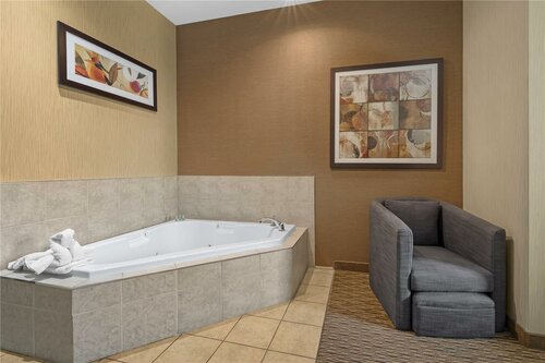 Гостиница Best Western Plus Estevan Inn & Suites в Эстеване