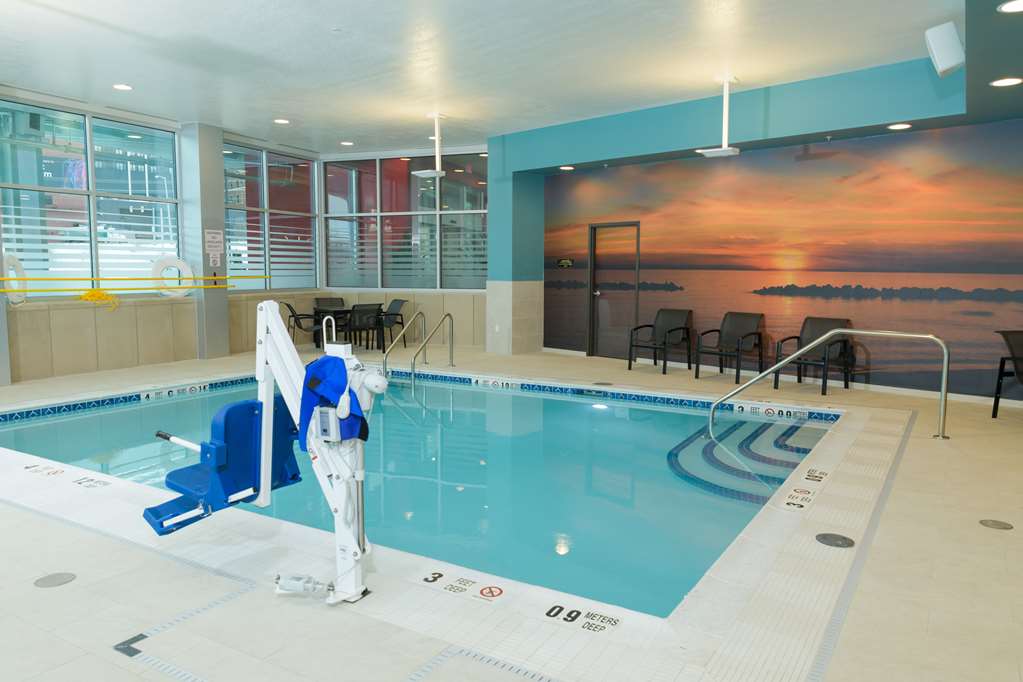 Фото Hampton Inn & Suites Erie Bayfront