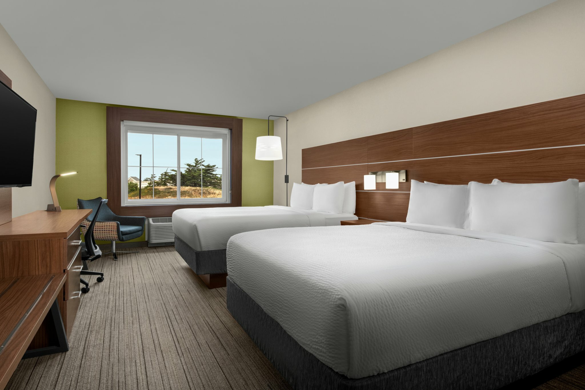 Фото Holiday Inn Express Hotel & Suites Marina - State Beach Area, an Ihg Hotel