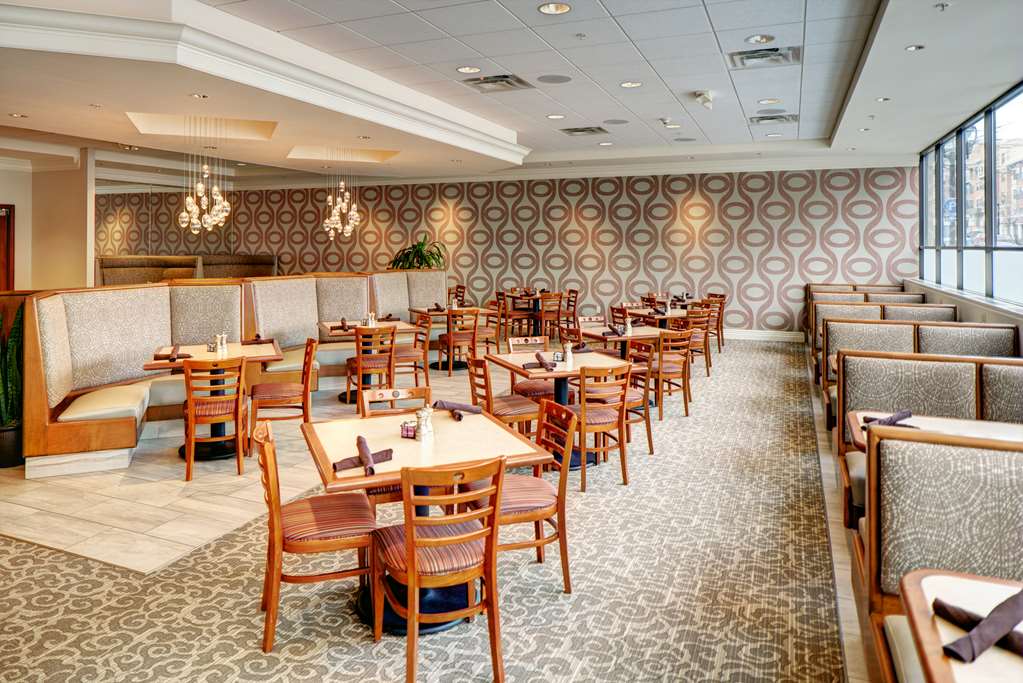 Фото DoubleTree by Hilton Milwaukee Downtown