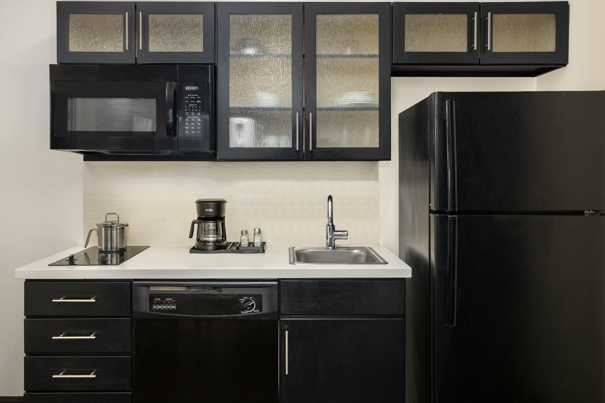 Фото Candlewood Suites Chester - Philadelphia International Airport, an Ihg Hotel