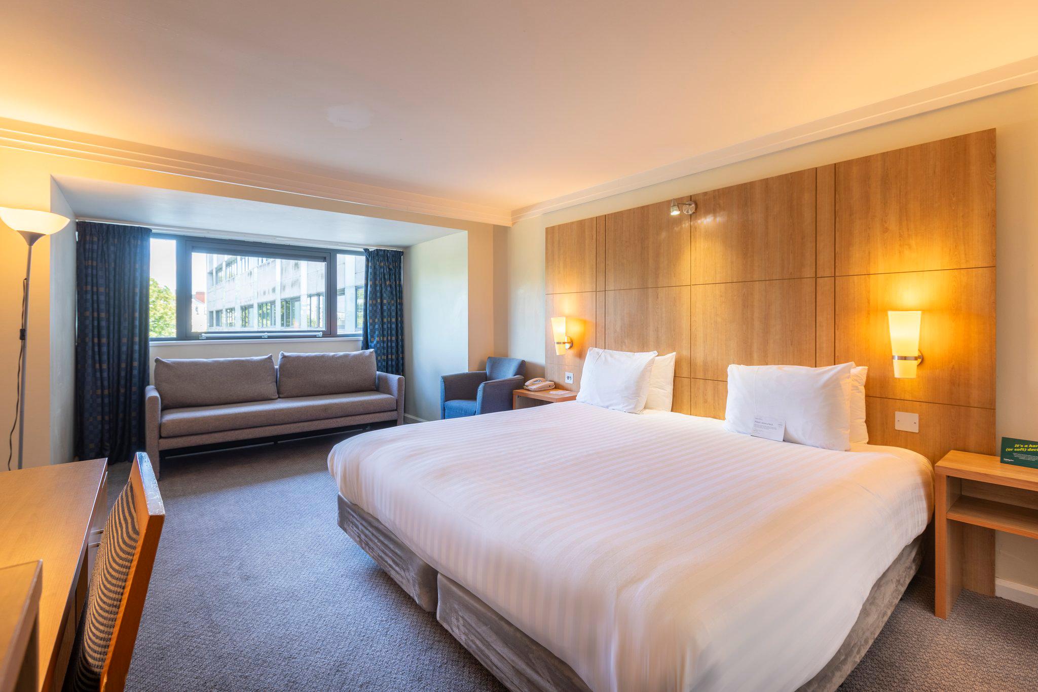 Фото Holiday Inn Cardiff City Centre
