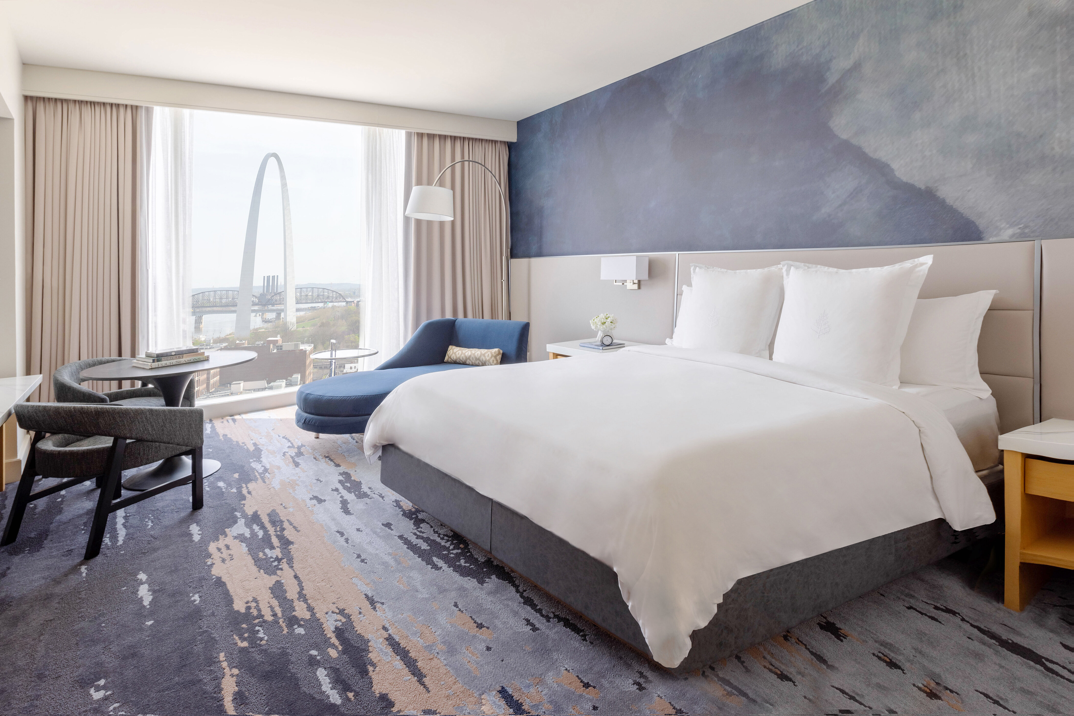 Фото Four Seasons Hotel St Louis