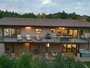 Гостиница Majestic Red Rocks Views and Hot Tub - Stunning Wellness Retreat