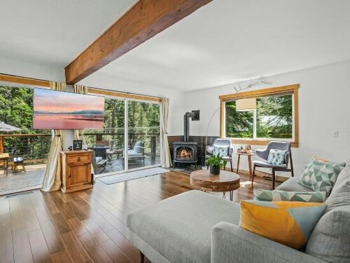 Гостиница Stunning Views and Hot Tub - Gorgeous Lake Vista Retreat в Хантингтон-Бич